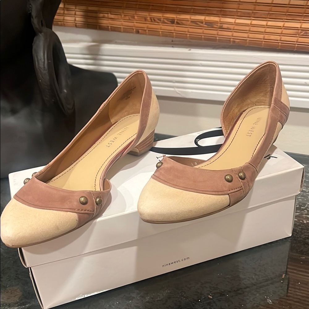 Nine West Two-Tone Tan and Cream Flats